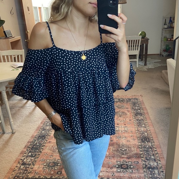 YAS Ruffle top with cold shoulder - Picture 1 of 4